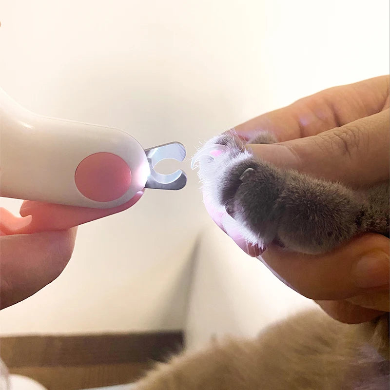 Coupe-Ongles à Lumière LED pour Chats – Précision & Sécurité
